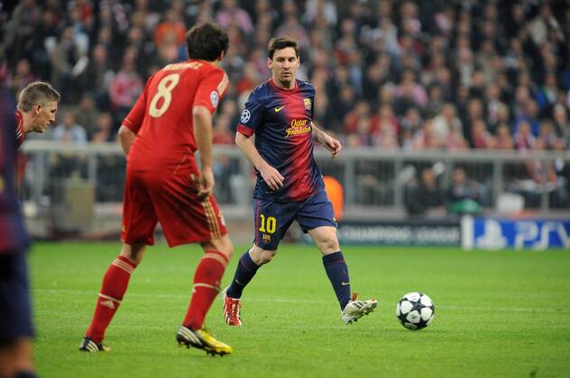 Lionel MESSI 10 (FC Barcelona) hinter Javier MARTINEZ (FC Bayern München) EP_WSE