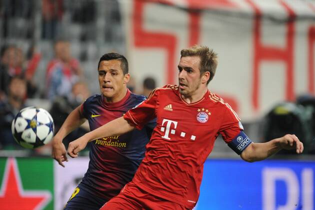 Links Alexis SANCHEZ 9 (FC Barcelona), rechts Philipp LAHM (FC Bayern München) EP_WSE