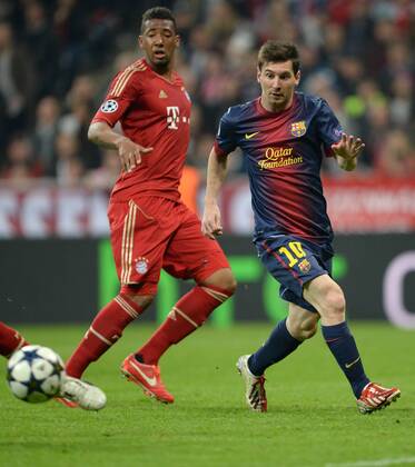 FUSSBALL CHAMPIONS LEAGUE HALBFINALE HINSPIEL 2012 2013 FC Bayern München - FC Barcelona 23.04.2013 Lionel Messi (FC Barcelona) gegen Jerome Boateng (li, FC Bayern München) 