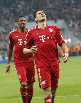 Mario Gomez ( Bayern 33 ) schiesst das Tor zum 2-0 ,Aktion, Einzelbild,Jubel, Freude, Emotionen, Feiern, Lachen, jubelt, freuen, reisst die Arme hoch, ballt die Faust FC BAYERN MÜNCHEN - FC BARCELONA ( - ) Fussball UEFA Champions League, Halbfinale Hinspiel, München, 23.04.2013 CL Saison 2012 2013, FCB, München, BARCA