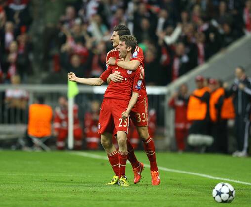 Foto .... Torjubel Thomas Mueller , er trifft zum 1-0 .... Fussball - Championsleague am Di. 23.04.2013 Halbfinale, Bayern München - CF Barcelona