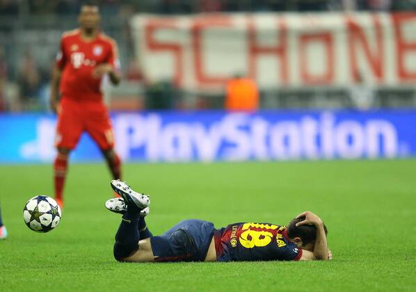 Foto .... FC Barcelona am Boden .... Jordi Alba Fussball - Championsleague am Di. 23.04.2013 Halbfinale, Bayern München - FC Barcelona