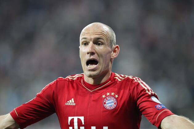 Arjen ROBBEN 10 (FC Bayern München) regt sich über die Schiedsrichter Entscheidung auf EP_Kolbert