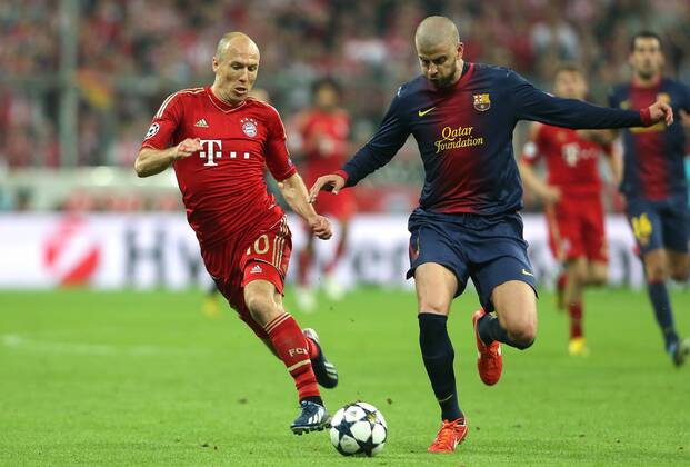 FUSSBALL - CL, Bayern vs Barcelona MUENCHEN,DEUTSCHLAND,23.APR.13 - FUSSBALL - UEFA Champions League, Halbfinale, FC Bayern München vs FC Barcelona. Bild zeigt Arjen Robben (Bayern) und Gerard Pique (Barcelona) 