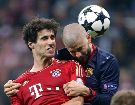 FUSSBALL - CL, Bayern vs Barcelona - MUENCHEN,DEUTSCHLAND,23.APR.13 - FUSSBALL - UEFA Champions League, Halbfinale, FC Bayern München vs FC Barcelona. Bild zeigt Javi Martinez (Bayern) und Gerard Pique (Barcelona). 
