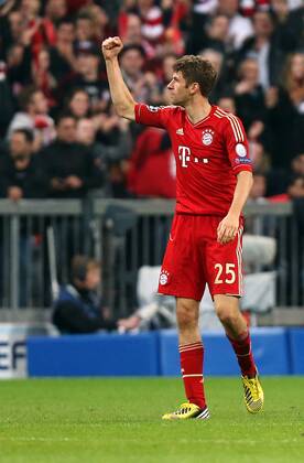 München Fußball Champions League FC Bayern München vs. FC Barcelona, Thomas Müller (Bayern) jubelt und ballt die Faust