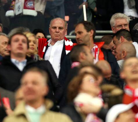 München Fußball Champions League FC Bayern München vs. FC Barcelona, Präsident Uli Hoeneß (Bayern) in den Zuschauerrängen