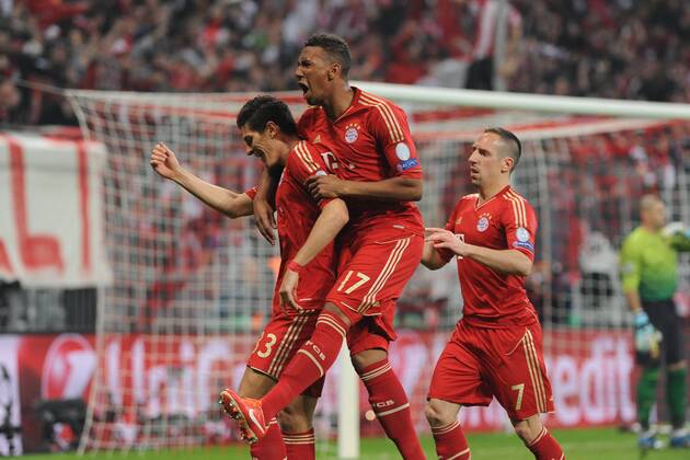 Freude bei Mario GOMEZ (FC Bayern München) nach seinem Tor zum 2:0: V.l.n.r.: Mario GOMEZ (FC Bayern München), Jerome BOATENG (FC Bayern München) und Franck RIBERY (FC Bayern München) EP_WSE
