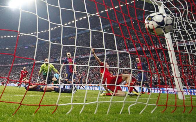 Thomas Müller Mueller (Bayern 25) schiesst das Tor zum 4-0 ,Aktion, Einzelbild, Torschuss FC BAYERN MÜNCHEN - FC BARCELONA ( - ) Fussball UEFA Champions League, Halbfinale Hinspiel, München, 23.04.2013 CL Saison 2012 2013, FCB, München, BARCA