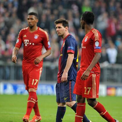 Lionel MESSI 10 (FC Barcelona) ist sichtlich enttäuscht nach der klaren Niederlage in München. Links Jerome BOATENG (FC Bayern München), rechts David ALABA (FC Bayern München) EP_WSE