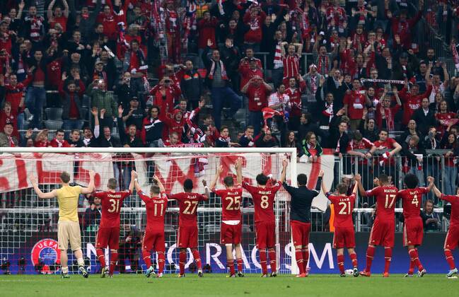 FUSSBALL - CL, Bayern vs Barcelona MUENCHEN,DEUTSCHLAND,23.APR.13 - FUSSBALL - UEFA Champions League, Halbfinale, FC Bayern München vs FC Barcelona. Bild zeigt den Jubel von Manuel Neuer, Bastian Schweinsteiger, Xherdan Shaqiri, David Alaba, Thomas Mueller, Javi Martinez, Mario Gomez, Philipp Lahm, Jerome Boateng und Dante. 
