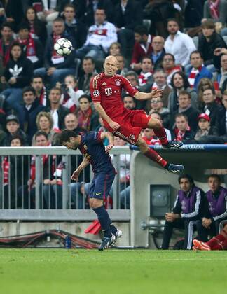 FUSSBALL - CL, Bayern vs Barcelona MUENCHEN,DEUTSCHLAND,23.APR.13 - FUSSBALL - UEFA Champions League, Halbfinale, FC Bayern München vs FC Barcelona. Bild zeigt Jordi Alba (Barcelona) und Arjen Robben (Bayern). 