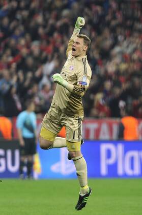 Manuel NEUER (Torwart FC Bayern Muenchen),Jubel,Freude,Begeisterung, Aktion,Einzelaktion,Einzelbild,Freisteller,Ganzkoerperaufnahme,ganze Figur. FC Bayern München - FC Barcelona 4-0. Fussball Champions League, Halbfinale,Hinspiel, am 23.04.2013 ,A L L I A N Z A R E N A.