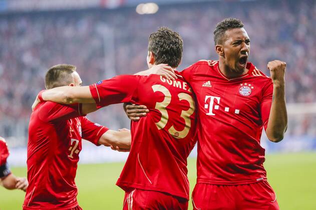 Mario Gomez ( Bayern 33 ) jubelt nach dem Tor zum 2-0 mit Jerome BOATENG (Bayern Nr.17), Frank Ribery (Bayern 7), Jubel, Freude, Emotionen, Feiern, Lachen, jubelt, freuen, reisst die Arme hoch, ballt die Faust FC BAYERN München - FC BARCELONA ( 4- 0) Fussball UEFA Champions League, Halbfinale Hinspiel, München, 23.04.2013 CL Saison 2012 2013, FCB, München, BARCA