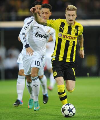 24-04-2013, Fussball, Saison 2012-2013, UEFA Champions League, Halbfinale, Hinspiel, Borussia Dortmund - Real Madrid, Marco Reus (Borussia Dortmund), re., gegen Mesut Özil (Real Madrid)
