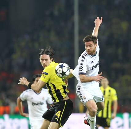 Xabi ALONSO (Real Madrid) im Kopfballduell mit Neven SUBOTIC (Borussia Dortmund), Aktion Action EP_Neis