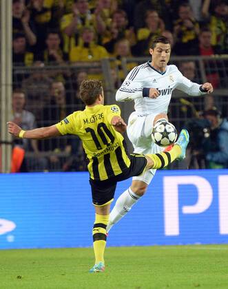 24.04.2013, xjhx,UEFA Champions League, Borussia Dortmund - Real Madrid, v.l. Mario Goetze (Borussia Dortmund), Cristiano Ronaldo (Real Madrid)