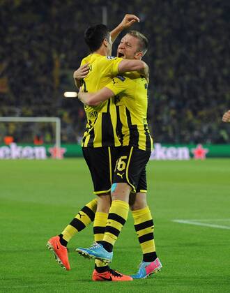 FUSSBALL CHAMPIONS LEAGUE HALBFINALE HINSPIEL 2012 2013 Borussia Dortmund - Real Madrid 24.04.2013 Robert Lewandowski (li) bejubelt mit Jakub KUBA Blaszczykowski (re, beide Borussia Dortmund) 