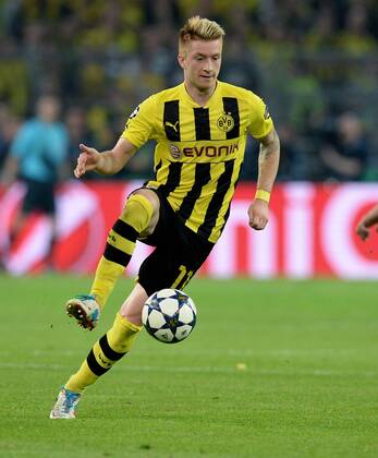 FUSSBALL CHAMPIONS LEAGUE HALBFINALE HINSPIEL 2012 2013 Borussia Dortmund - Real Madrid 24.04.2013 Marco Reus (Borussia Dortmund) Einzelaktion am Ball 