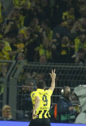 Robert LEWANDOWSKI; Nr.9 BVB schiesst das Tor zum 3-1 ,Aktion, Einzelbild, Torschuss Jubel, Freude, Emotionen, Feiern, Lachen, jubelt, freuen, reisst die Arme hoch, ballt die Faust BORUSSIA DORTMUND - REAL CF MADRID ( - ) Fussball UEFA Champions League, Halbfinale Hinspiel, Dortmund, 24.04.2013 CL Saison 2012 2013, BVB, RM