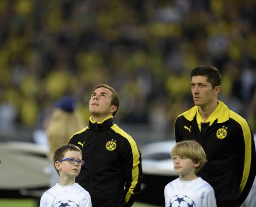 24.04.2013, Fussball Champions League Halbfinale Hinspiel: Borussia Dortmund - Real Madrid, im Signal-Iduna-Park Stadion Dortmund. v.li: Mario Götze (Dortmund) und Robert Lewandowski (Dortmund).