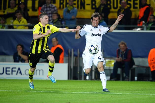 Fussball Champions League Borussia Dortmund - Real Madrid am 24.04.2013 im Signal Iduna Park in Dortmund Lukasz Piszcek ( Dortmund ), links - Fabio Coentrao ( Madrid ), rechts