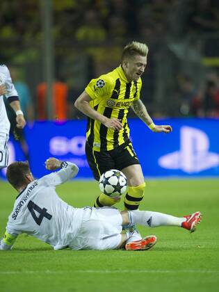 (L-R) Sergio Ramos of Real Madrid, Marco Reus of Borussia Dortmund during the UEFA Champions League match between Borussia Dortmund and Real Madrid on April 24, 2013 at the Signal Iduna Park stadium in Dortmund, Germany. Borussia Dortmund v Real Madrid Champions League 2012 2013 xVIxMAURICExVANxSTEENxIVx 1515977
