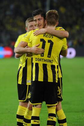 Fussball Champions League Borussia Dortmund - Real Madrid am 24.04.2013 im Signal Iduna Park in Dortmund Torjubel zum 4:1 durch Robert Lewandowski ( Dortmund ), hinten - Marco Reus ( Dortmund ), vorne
