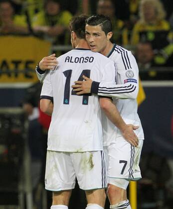 Torjubel 1:1 Ausgleich Madrid, V.li. Xabi Alonso (Real), Torschütze Cristiano Ronaldo (Real) . Borussia Dortmund-Real Madrid . Dortmund, GER, 24.04.2013 , Halbfinale, Fussball-Champions League 2012-2013 .