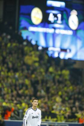 Cristiano RONALDO , Real 7 Anzeigetafel, Screen, Screenboard, digital, LED, Anzeige, Monitor,Ergebnis, Endergebnis BORUSSIA DORTMUND - REAL MADRID ( 4- 1) Fussball UEFA Champions League, Halbfinale Hinspiel, Dortmund, 24.04.2013 CL Saison 2012 2013, BVB, RM