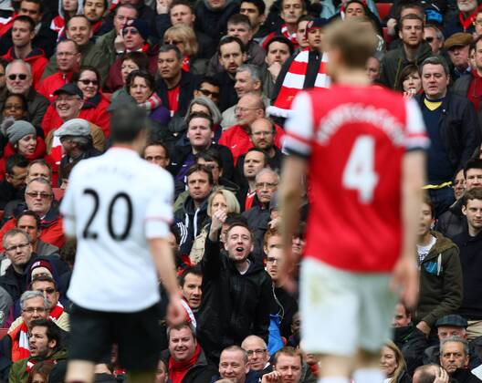 FC Arsenal London v Manchester United (ManU) . . April 28, 2013 An FC Arsenal fan is less than complimentary to Robin van Persie (MU)