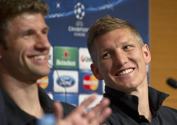 Thomas MÜLLER und Bastian SCHWEINSTEIGER (vl beideBAY) Fussball international UEFA Championsleague Saison 2012 2013: Offizielle Pressekonferenz des FC Bayern München im Hinblick auf das UCL Halbfinal-Rückspiel in Barcelona, Spanien am 30.04.2013,