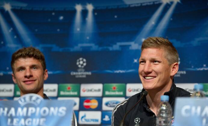 Thomas MÜLLER und Bastian SCHWEINSTEIGER (vl beideBAY) Fussball international UEFA Championsleague Saison 2012 2013: Offizielle Pressekonferenz des FC Bayern München im Hinblick auf das UCL Halbfinal-Rückspiel in Barcelona, Spanien am 30.04.2013,