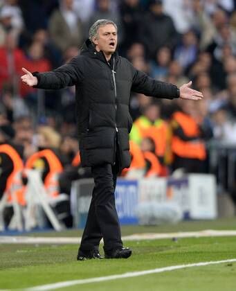 FUSSBALL CHAMPIONS LEAGUE HALBFINALE RÜCKSPIEL 2012 2013 Real Madrid - Borussia Dortmund 30.04.2013 Emotional an der Seitenlinie: Trainer Jose Mourinho (Real Madrid) 