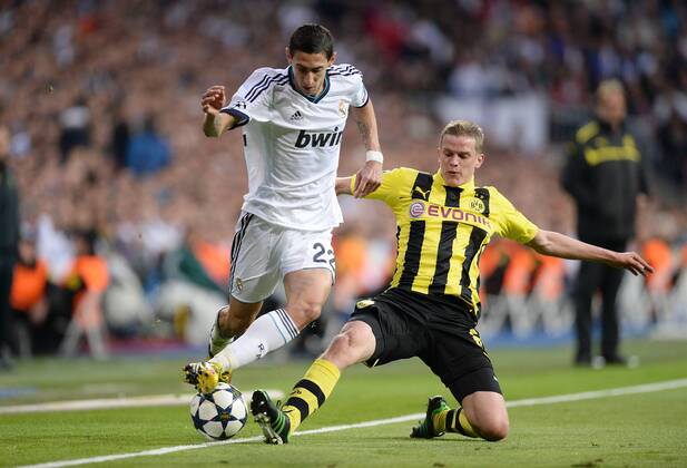 FUSSBALL CHAMPIONS LEAGUE HALBFINALE RÜCKSPIEL 2012 2013 Real Madrid - Borussia Dortmund 30.04.2013 Angel Di Maria (li, Real Madrid) gegen Sven Bender (re, Borussia Dortmund) 