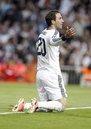 Real Madrid s Gonzalo Higuain reacts during UEFA Champions League match. April 30, 2013.  (1583357)
