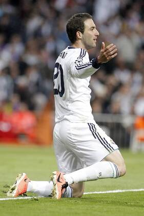 Real Madrid s Gonzalo Higuain reacts during UEFA Champions League match. April 30, 2013.  (1583409)