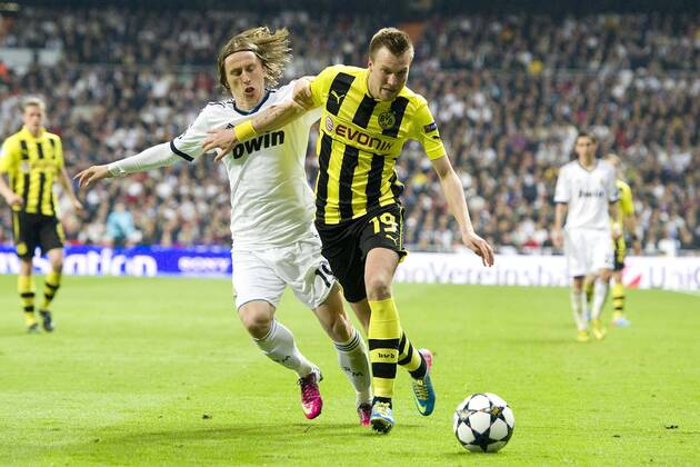 Luka MODRIC (li., Real) gegen Kevin GROßKREUTZ (DO), Aktion, Zweikampf, Fussball Champions League, Halbfinale, Real Madrid (Real) - Borussia Dortmund (DO) am 30.04.2013 in Madrid Spanien