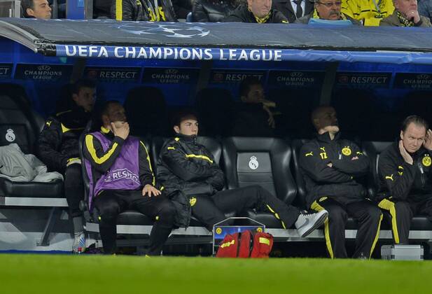 30.04.2013, Fussball Champions League Halbfinale Rückspiel: Real Madrid - Borussia Dortmund, im Bernabeu-Stadion Madrid (Spanien). Mario Götze (mitte, Dortmund) verletzt auf der Ersatzbank.