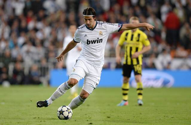 FUSSBALL CHAMPIONS LEAGUE HALBFINALE RÜCKSPIEL 2012 2013 Real Madrid - Borussia Dortmund 30.04.2013 Sami Khedira (Real Madrid) Einzelaktion am Ball 