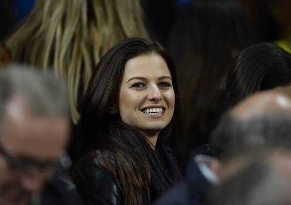 30.04.2013, Fussball Champions League Halbfinale Rückspiel: Real Madrid - Borussia Dortmund, im Bernabeu-Stadion Madrid (Spanien). Anna Stachurska, Freundin von Robert Lewandowski (Dortmund) lacht zufrieden auf der Tribüne.