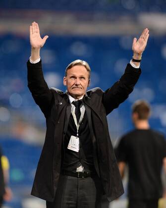 FUSSBALL CHAMPIONS LEAGUE HALBFINALE RÜCKSPIEL 2012 2013 Real Madrid - Borussia Dortmund 30.04.2013 Hans-Joachim Watzke jubelt nach dem Abpfiff 