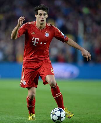 FUSSBALL CHAMPIONS LEAGUE HALBFINALE RÜCKSPIEL 2012 2013 FC Barcelona - FC Bayern München 01.05.2013 Javier Javi Martinez (FC Bayern München) Einzelaktion am Ball 