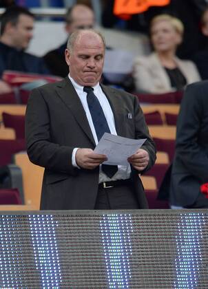 FUSSBALL CHAMPIONS LEAGUE HALBFINALE RUECKSPIEL 2012 2013 FC Barcelona - FC Bayern Muenchen 01.05.2013 Uli Hoeness (FC Bayern Muenchen) zu Gast auf der Ehrentribuene 