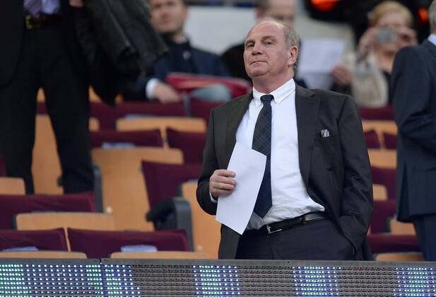 FUSSBALL CHAMPIONS LEAGUE HALBFINALE RUECKSPIEL 2012 2013 FC Barcelona - FC Bayern Muenchen 01.05.2013 Uli Hoeness (FC Bayern Muenchen) zu Gast auf der Ehrentribuene 