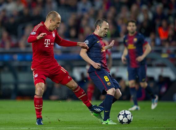Andres INIESTA (BAR) - Arjen ROBBEN (l BAY) Fussball international UEFA Championsleague Saison 2012 2013 - Halbfinale Rueckspiel: FC Barcelona - FC Bayern München in Barcelona, Spanien am 01.05.2013,