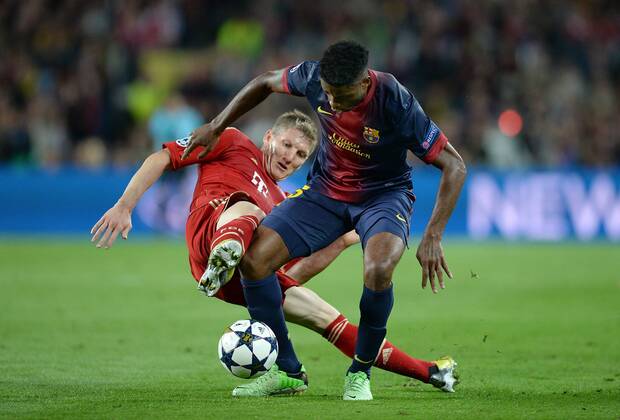 FUSSBALL CHAMPIONS LEAGUE HALBFINALE RÜCKSPIEL 2012 2013 FC Barcelona - FC Bayern München 01.05.2013 Bastian Schweinsteiger (li, FC Bayern München) gegen Alex Song (re, Barca) 