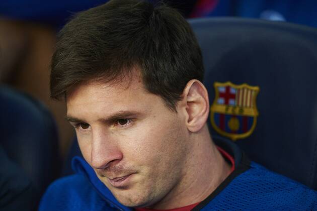 01.05.2013, UEFA Champions League Halbfinale, FC Barcelona - FC Bayern München, v.l. Lionel Messi (FC Barcelona) sitz auf der Bank