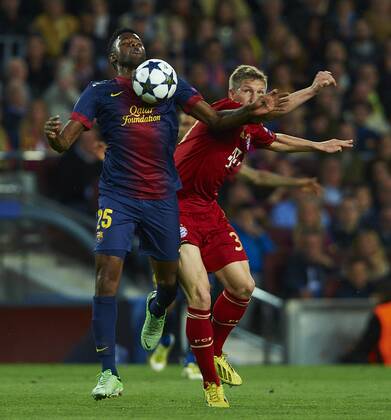 01.05.2013, UEFA Champions League Halbfinale, FC Barcelona - FC Bayern München, v.l. Alex Song (FC Barcelona), Bastian Schweinsteiger (Bayern München)