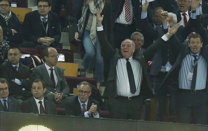 Präsident und Aufsichtsratsvorsitzender Uli HOENESS (FCB) jubelt nach dem Tor zum 0-1 durch Arjen ROBBEN, 10 FCB Jubel, Freude, Emotionen, Feiern, Lachen, jubelt, freuen, reisst die Arme hoch, ballt die Faust FC BARCELONA - FC BAYERN MUENCHEN ( - ) Fussball UEFA Champions League, Halbfinale Rueckspiel, Barcelona, 01.05.2013 CL Saison 2012 2013, FCB, BARCA